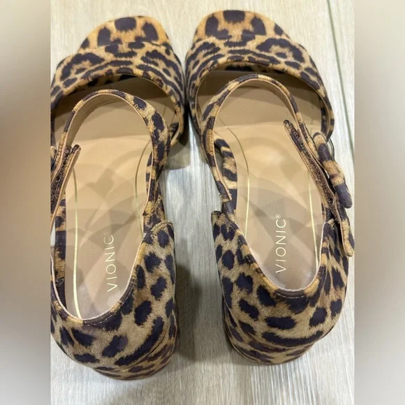 Vionic Chardonnay Leopard Block Heel Sandals Size 10 New - Picture 8 of 9